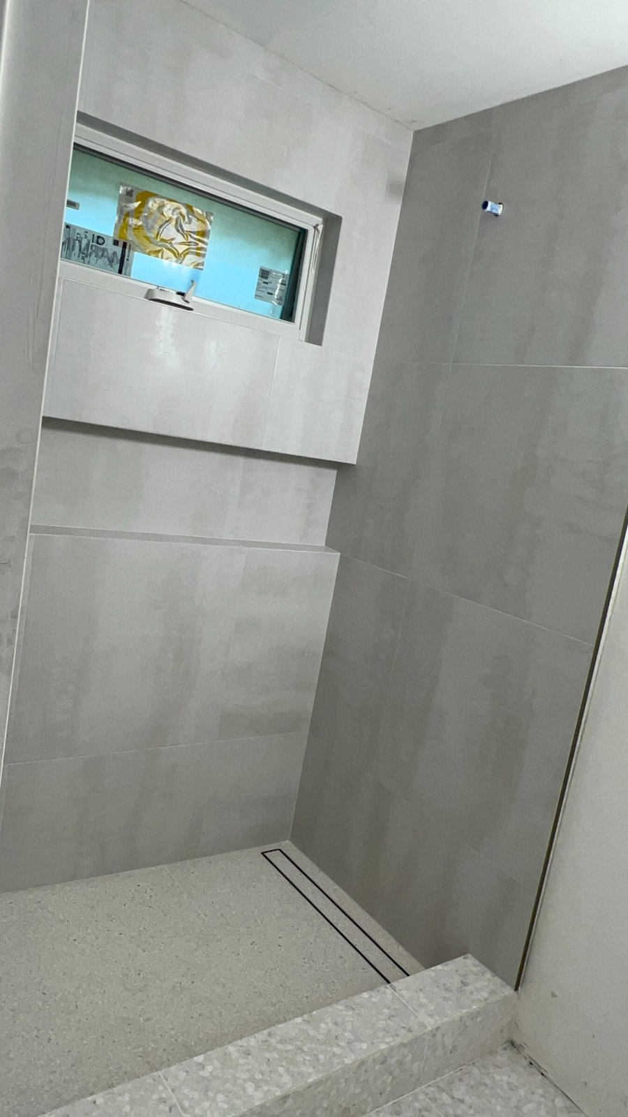 Porcelain shower with window